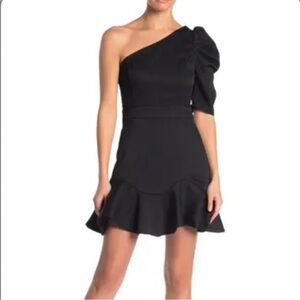 Do + Be
Textured One Shoulder Mini Dress NWOT never worn size small